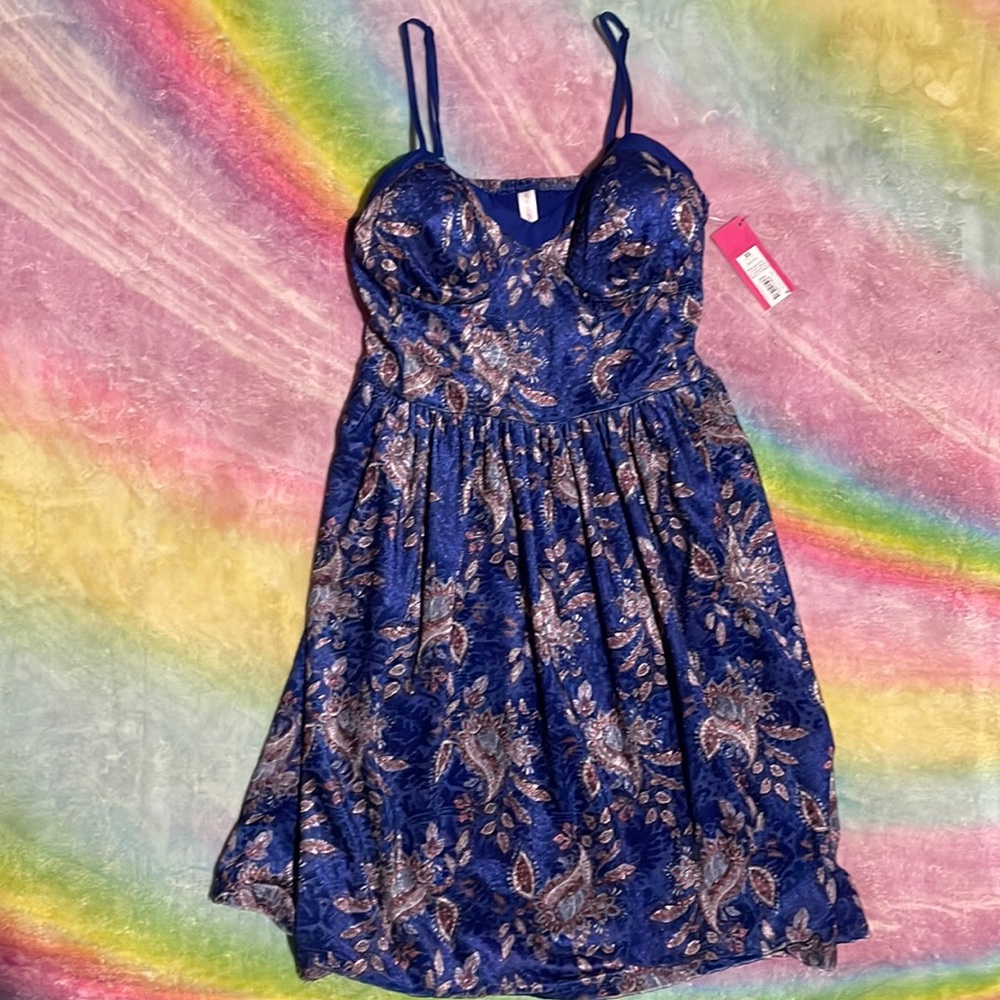 Loved this dress , never wore bc don’t have the tits for it